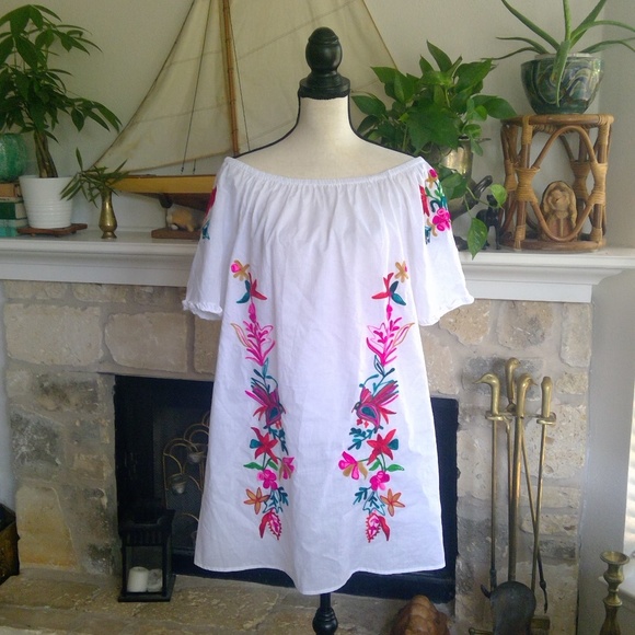 South Main Dresses & Skirts - South Main embroidered cotton off shoulder dress